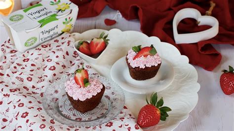 Cupcake Alla Fragola Con Glassa Al Mascarpone Youtube