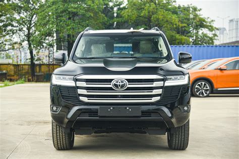 Toyota Land Cruiser 300 Hầm Hố Với Gói độ Thân Rộng Từ Liberty Walk