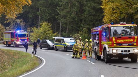 Zwei Schwerverletzte Bei Unfall Nahe Ilmenau Hunde Im Unfallfahrzeug