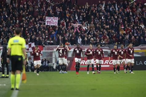 Serie A Crisi Napoli Il Torino Vince La Lazio Soffre Ma Vince Ad