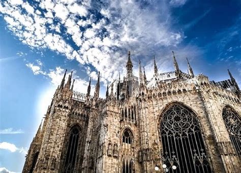 Milano Il Tesoro Sparito Dal Duomo Statue A Senatori E Aziende In