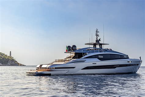 Pershing GTX vs X quelles différences Abys Yachting