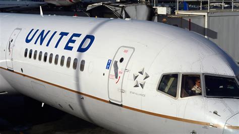 United Airlines plans $100 million expansion of pilot training center