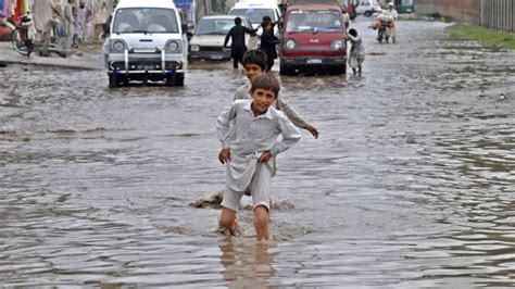 Al Menos 33 Muertos Por Las Inundaciones En Pakistán