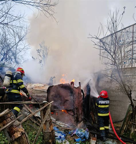 RESITA INCENDIU DEVASTATOR O AFUMATOARE IN FLACARI CASELE INVECINATE