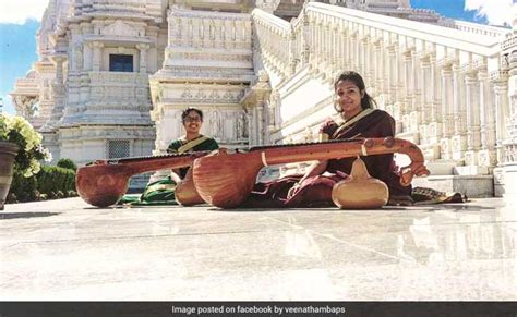 Sing Along To The Veena Cover Of 'Moh Moh Ke Dhaage' By These Two Sisters