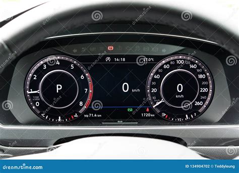 Volkswagen Tiguan 2018 Dashboard Editorial Photography - Image of autos ...