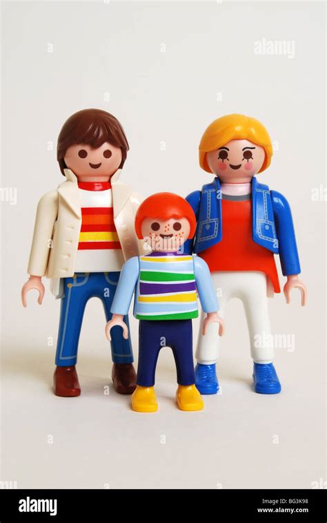 Groupe De La Famille Maman Papa Fils Playmobil Photo Stock Alamy