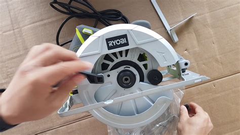 how to install blade on ryobi circular saw