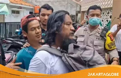 Man Arrested for Arson Attack on Jakarta Mosque