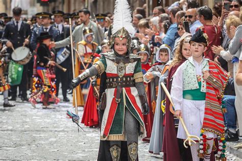 Los niños toman las calles de Alcoy en la Gloria Infantil