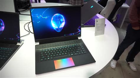 Alienware x16: Gaming-Notebook mit RGB-Touchpad und 480 Hz