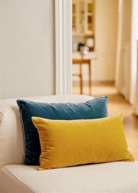 Velvet Edition Cushion Small Model Saffron Organic Cotton