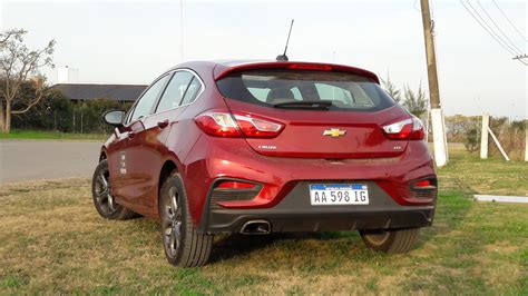 Chevrolet Cruze Hatchback Photos and Specs. Photo: Chevrolet Cruze ...