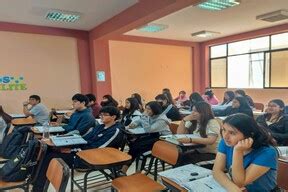 JÓVENES ESTUDIANTES CONTINÚAN FORTALECIENDO SUS CAPACIDADES En LA