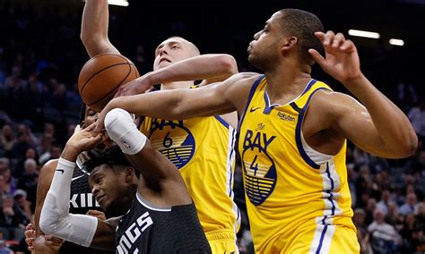 Warriors, Kings briefly forget how to play basketball in ugly sequence