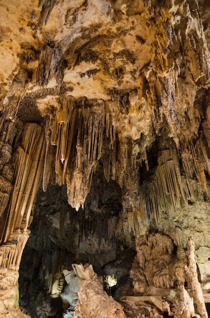 Formaciones De Cuevas De Nerja Estalactitas En Las Famosas Cuevas De