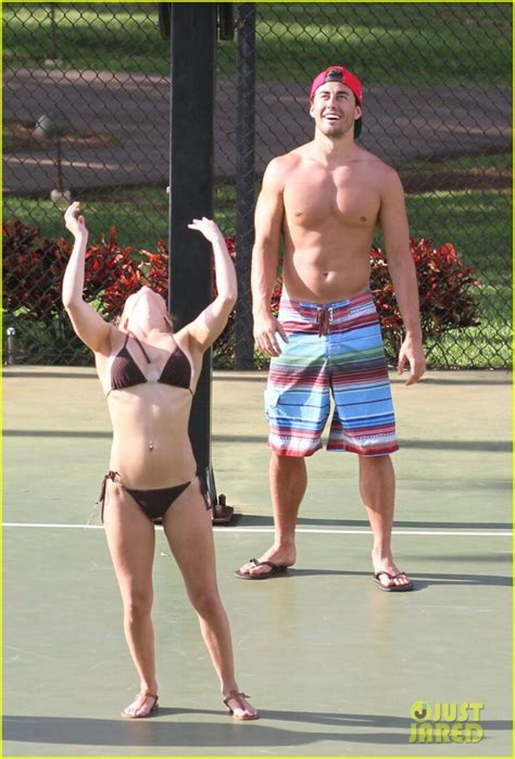 6 Hot Sexy Lauren McKnight Bikini Pics