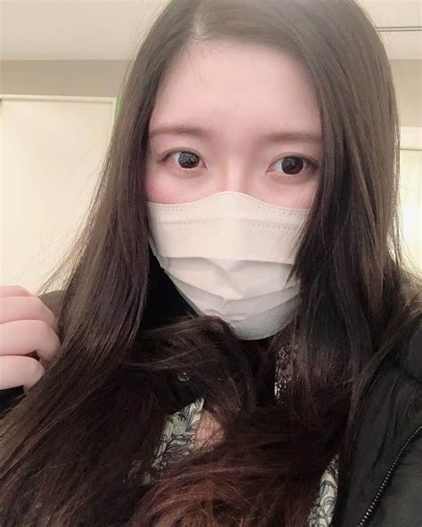 松丘雪那さんのインスタグラム写真 松丘雪那instagram「 今度は違うタイプのカラーマスクにチャレンジ！ ゴム紐が可愛くて、風が吹いた時とかに見えた時密かにドヤ顔できちゃうマスク