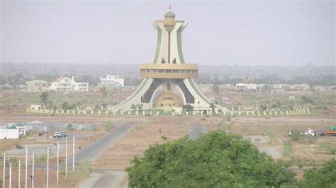 Le Burkina Conclut Un Accord Avec La Russie Pour La Construction Dune