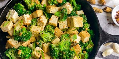 Broccoli And Tofu Stir Fry With Spicy Peanut Sauce Veggiecurean