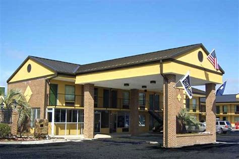 Travelers Inn & Suites | Pet Friendly Sumter, SC Hotel with a Pool