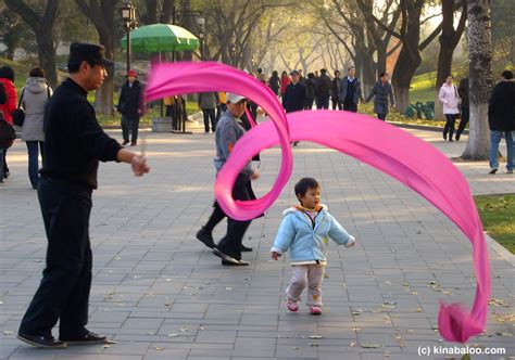 Photographs of ribbon dancing in Beihai Park, Beijing (part 2)