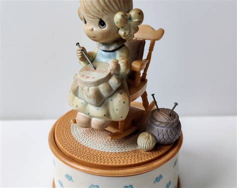 Enesco Vintage Music Box Wind Up Precious Moments Tara S Theme Small