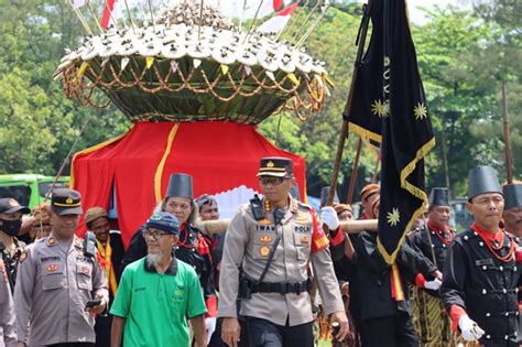 Keraton Solo Gelar Tradisi Grebek Pasa Idul Fitri Hitungan Menit