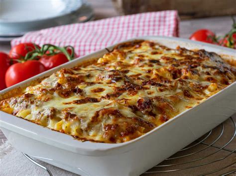 Lasagne Mal Anders Stra Burger Auflauf Mit Hackfleisch Und Rotwein