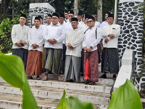 Pimpinan Dan Amil Baznas Ziarah Kubur Makam Leluhur Sumedang Dalam