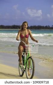 Girl Pink Bikini Riding Her Bike Foto De Stock Shutterstock