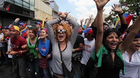 Chavez backers, protesters clash in Venezuela