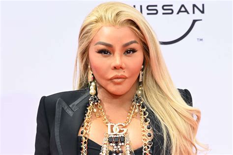 Lil Kim Claims Memoir Presales Are Surpassing The Bible