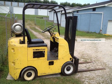 Towmotor Forklift