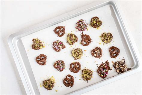 Chocolate Dipped Pretzels Recipe