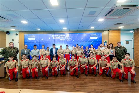 Observatório da Indústria recebe visita de alunos do Colégio Militar de