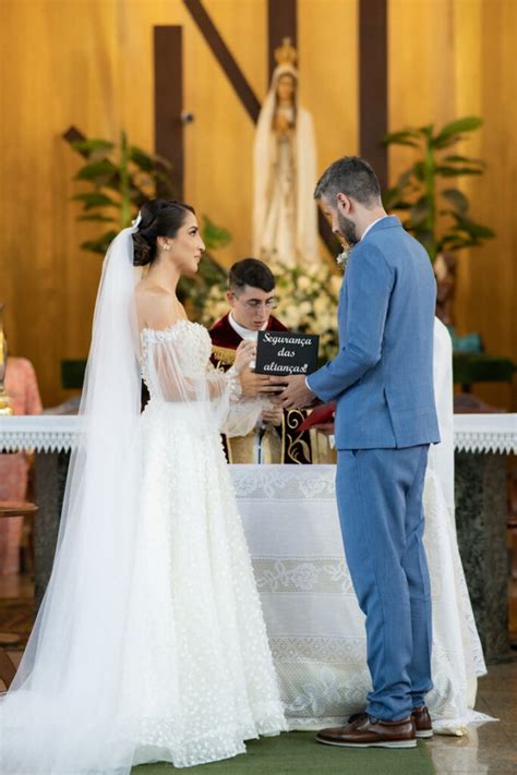 Noiva Escolhe Vestido Perfeito Para Casamento Na Igreja E Festa Colorida