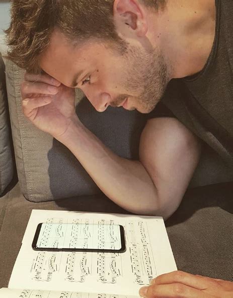 Oda a los bíceps de Pablo Alborán El cantante revoluciona Instagram