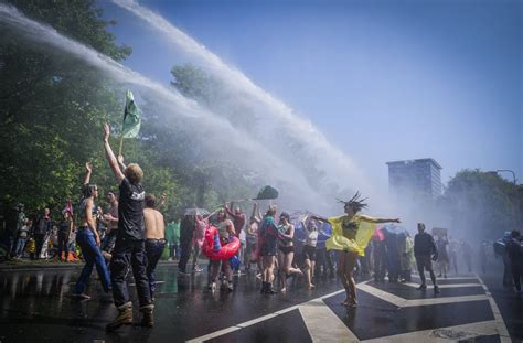 Polizei meldet über 1500 Festnahmen bei Demo von Klimaaktivisten