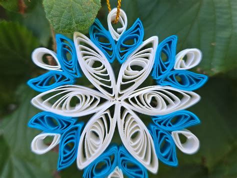 An expert explains how to read your own Holiday Mathis horoscopes 32