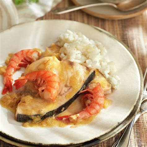 Pez Espada Con Gambas En Salsa De Cebolla Y Azafrán