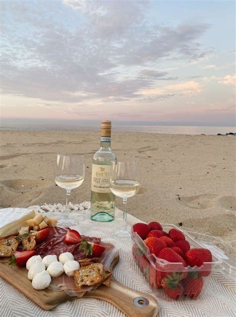 Pin By Ells On Piqueniques Beach Picnic Picnic Inspiration Picnic