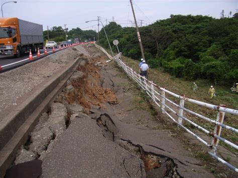 新潟県中越沖地震と怖い話 2007 7 16 富士山の裾野で何かをつぶやく