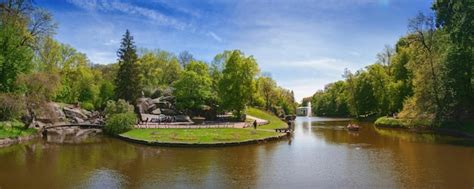 Premium Photo The Scenic Lake Sofiyivsky Park Uman Cherkasy Oblast