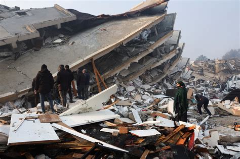 Survivors Cling To Life Long Hours After The Earthquake Daily Sabah