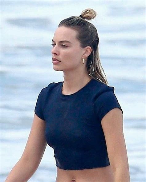 Margot Robbie En La Playa Hottest Celebrities Beautiful Celebrities