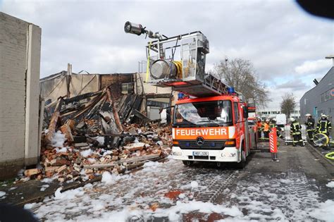 Ermittlungen Und Untersuchungen Laufen Nach Vollbrand Im M Belhaus