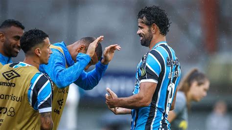 Jornalista afirma que dois jogadores estão fora dos planos do Grêmio