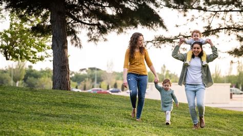 Family Playing In Park Images - Free Download on Freepik